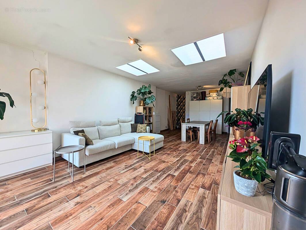 Maison à QUIEVRECHAIN