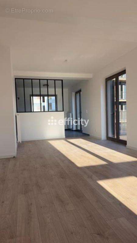 Appartement à NANTERRE