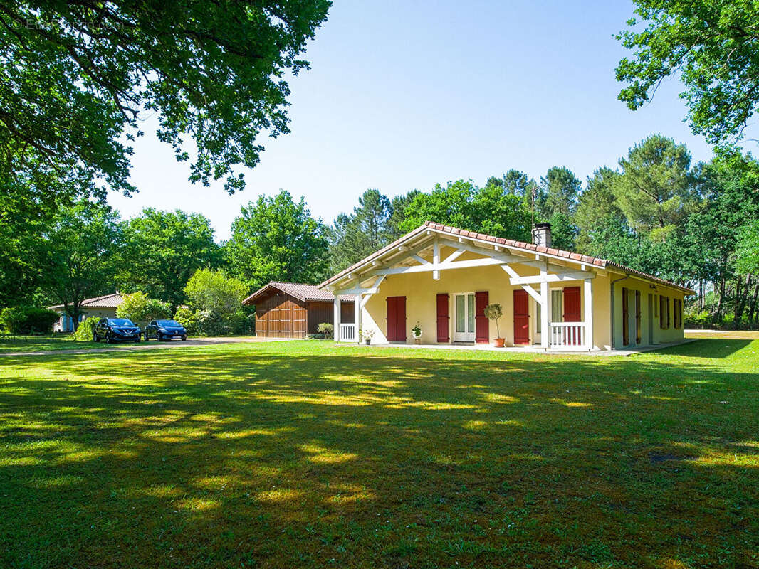 Maison familiale avec piscine et dépendances - photo 9
