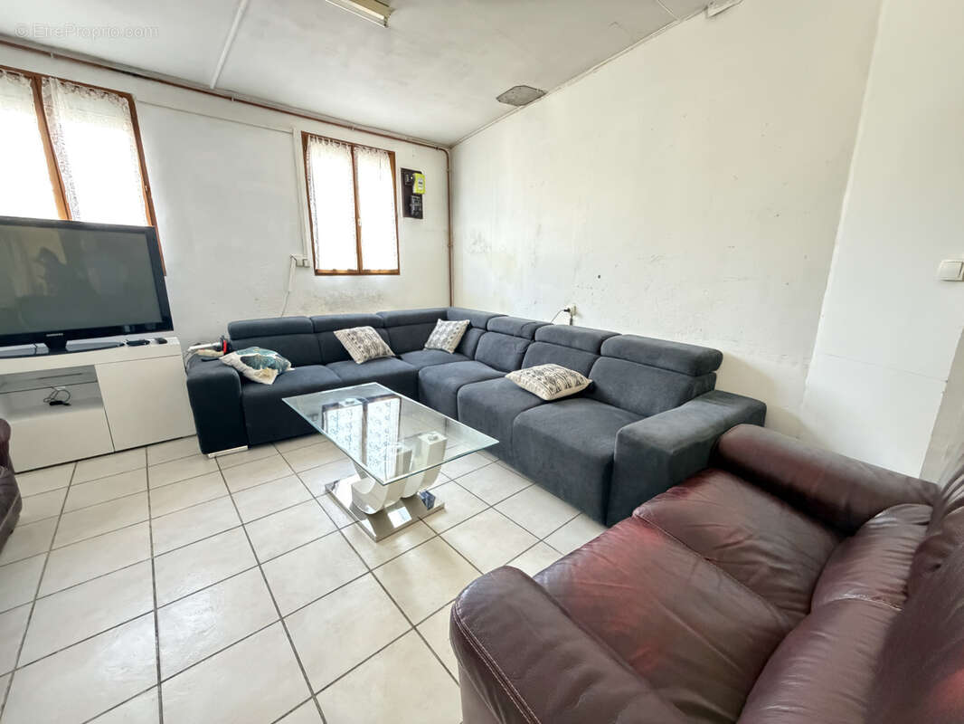 Maison familiale de 130 m2 à Le Petit-Quevilly. - photo 4
