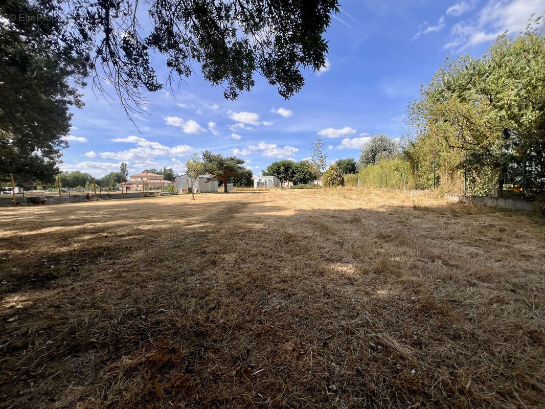 Terrain constructible de 1270m2 non viabilisé - photo 4