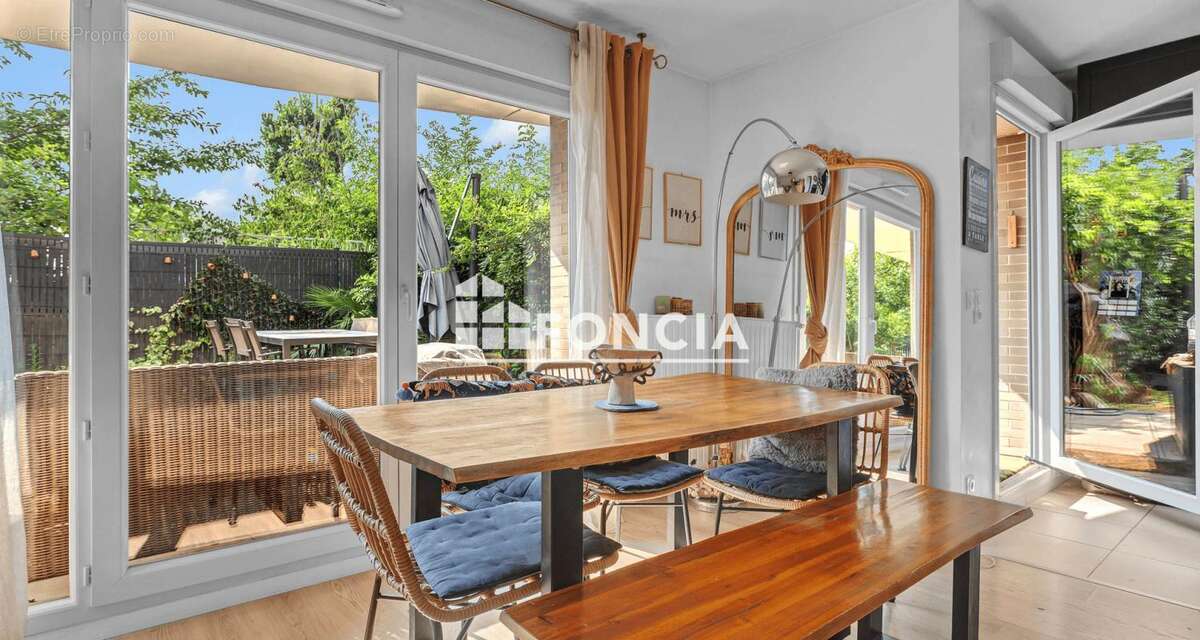 Appartement 4 pièces récent avec jardin Quartier du Lycée DESCARTES - photo 5