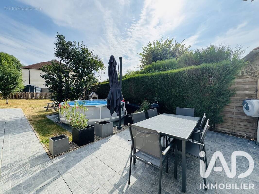 Photo 1 - Maison à LE MESNIL-SAINT-DENIS