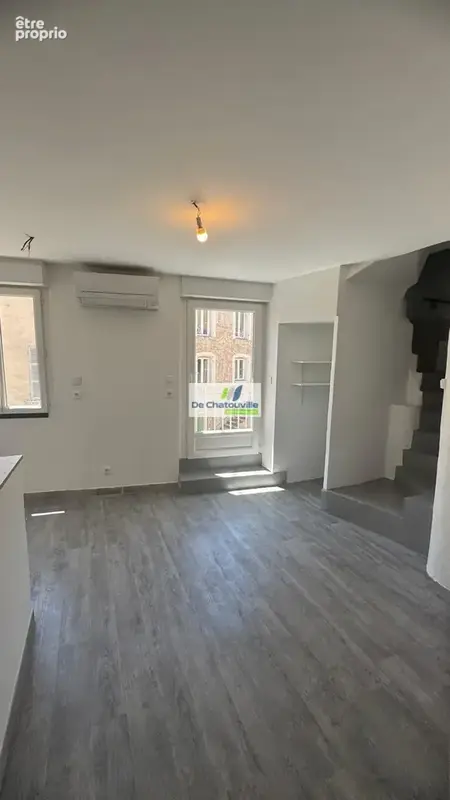 Cuges-les-pins centre   103 m2   commerce + logement - photo 2