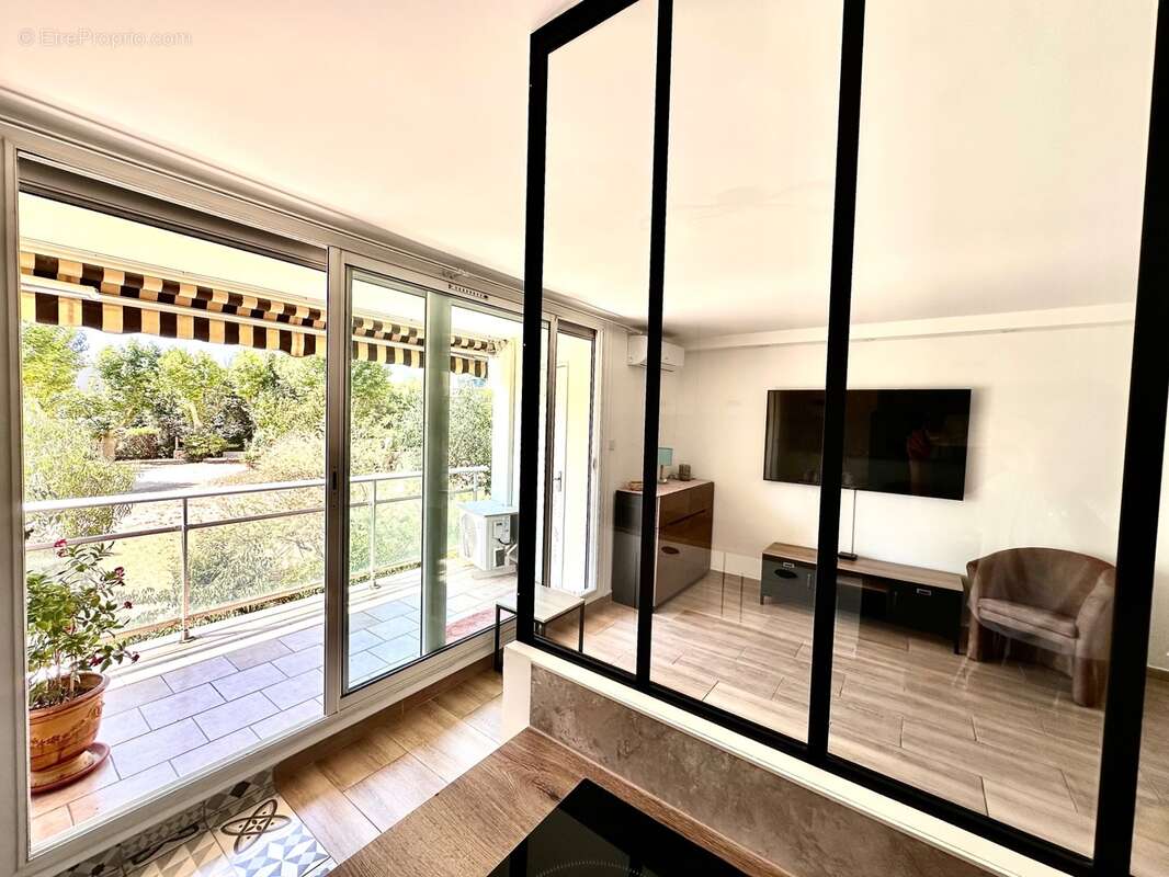 Marseille 13ᵉ, Saint Mitre, T4 de 80m2 entièrement refait à neuf avec terrasse, balcon et vue sur Parc Arboré - photo 10