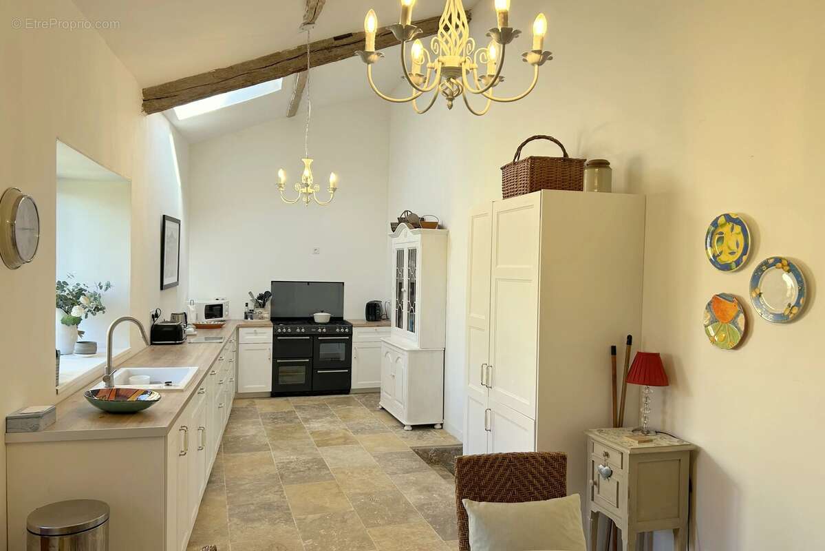 Maison de caractère rénovée de 3 à 4 chambres - photo 5