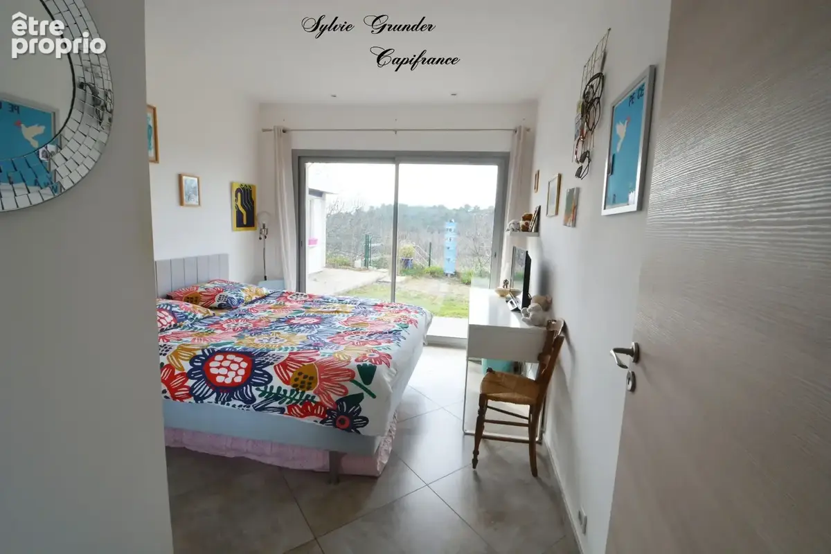 Dpt Bouches du Rhône (13), à vendre VERNEGUES maison P5 de 180 m² - Terrain de 1 300,00 m² - Plain pied - photo 8
