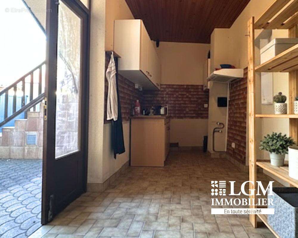 Maison à LE BREUIL-SUR-COUZE