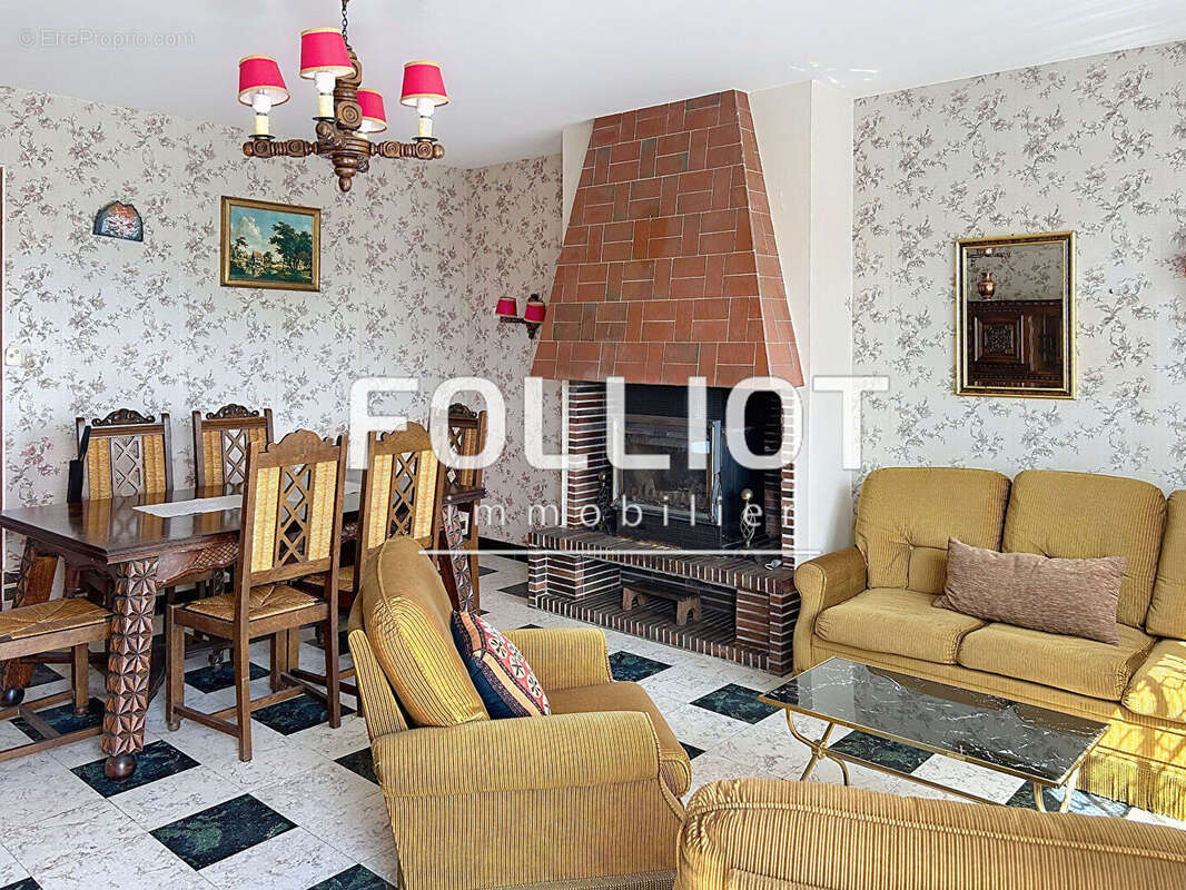 A VENDRE Maison Montviron 9 pièce(s) 142 m2 - photo 3