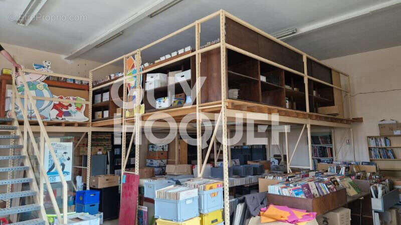 Local commercial Viriat 227 m² dont 95 m2 surface de vente - photo 3