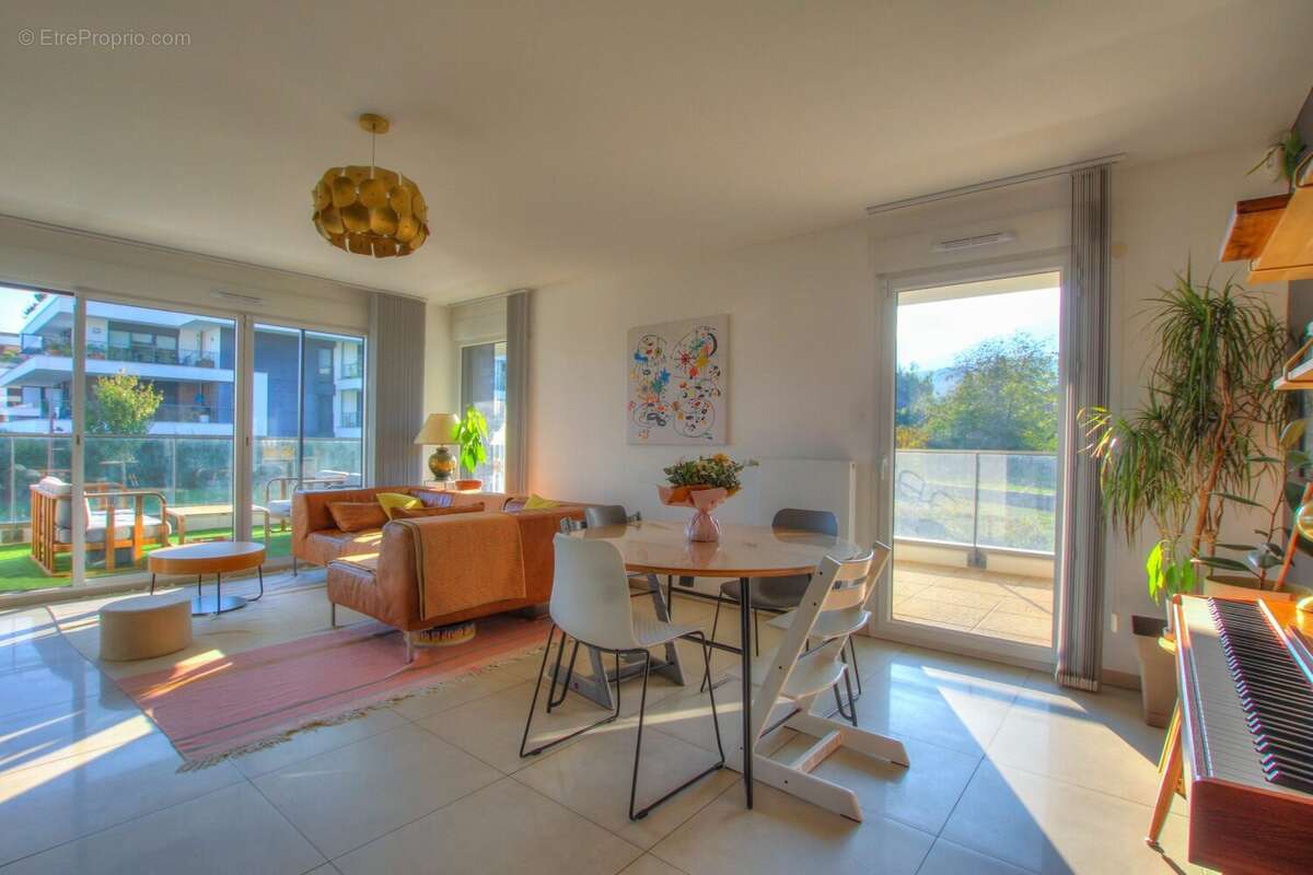 Appartement à THOIRY