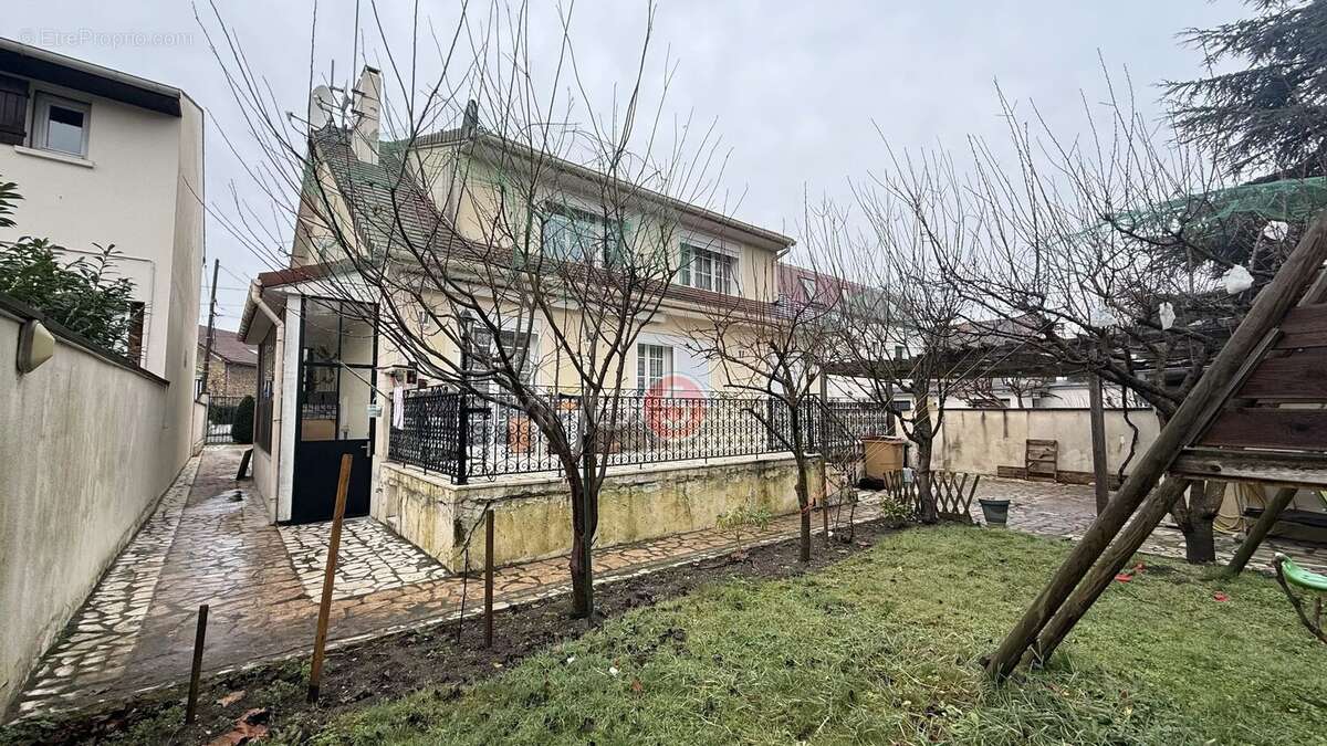 Maison à LES PAVILLONS-SOUS-BOIS