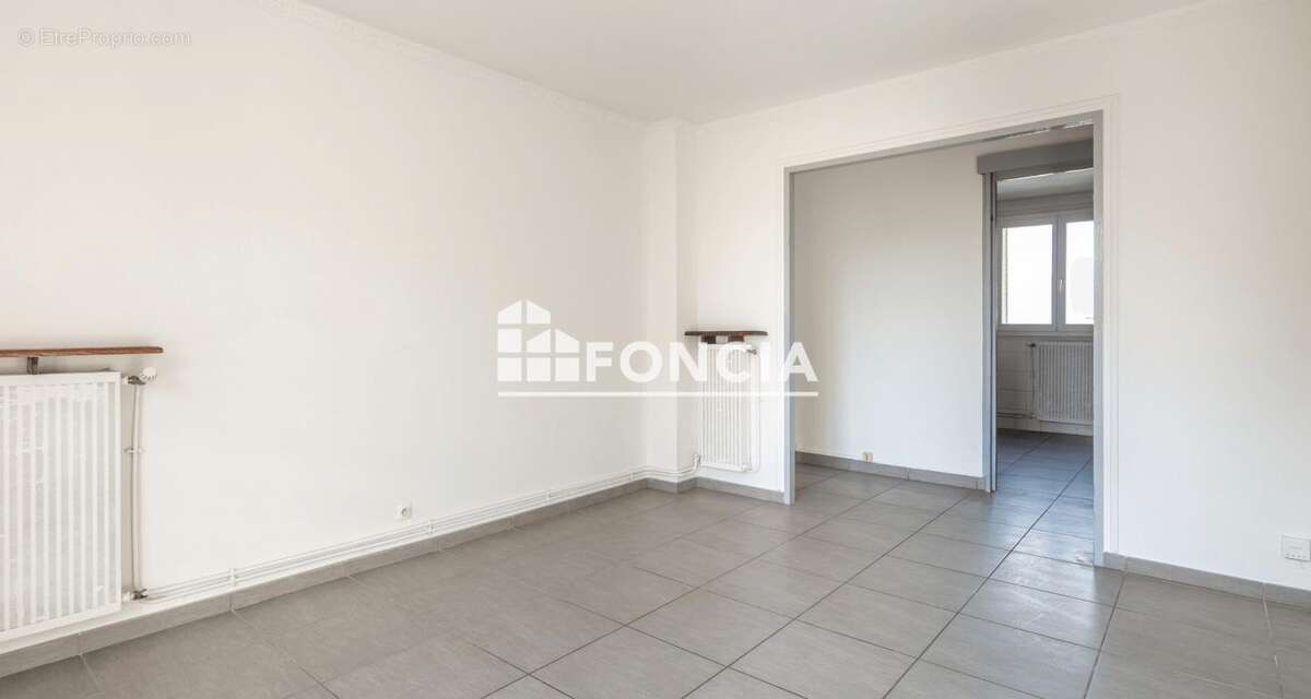 Appartement à FONTAINE