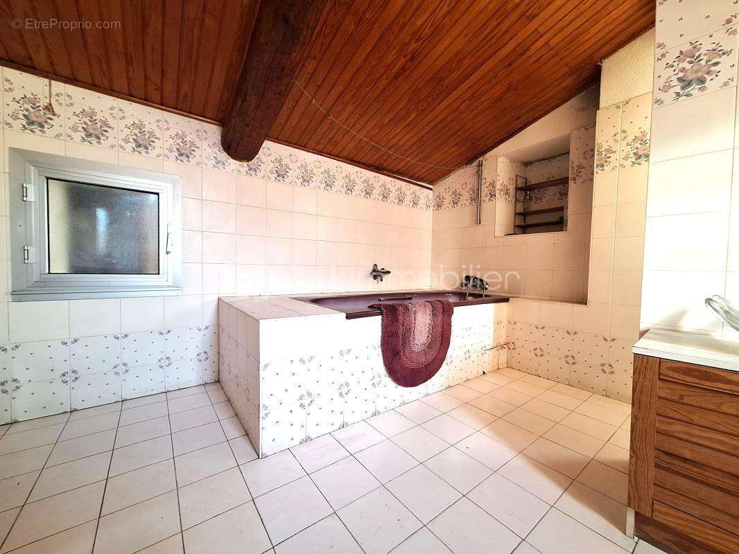 Maison de village - fort potentiel - 88 m2 - 3 chambres - cellier - grenier amenageable - terrasse - photo 25