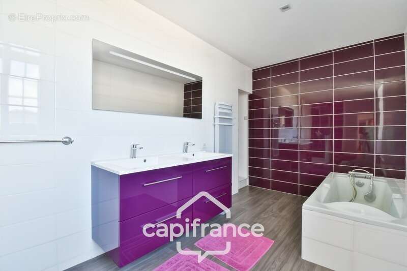 Maison à vendre 10 pièces BIGNAY (17), proche ST JEAN D'ANGELY et ses commerces, avec jardin, piscine et garage - photo 25