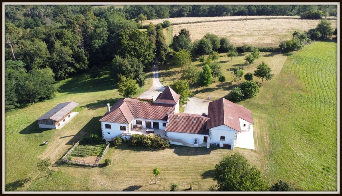 Propriete 13 ha - maison de maitre + appartement - classe energie b - photo 3