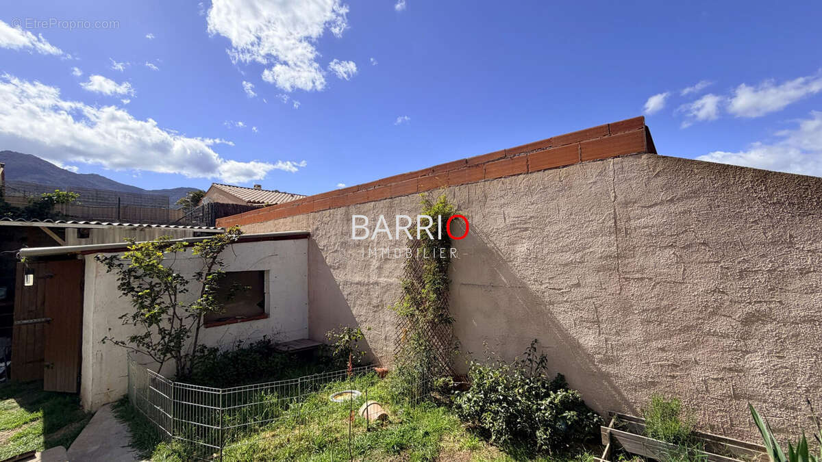 Maison à VILLELONGUE-DELS-MONTS