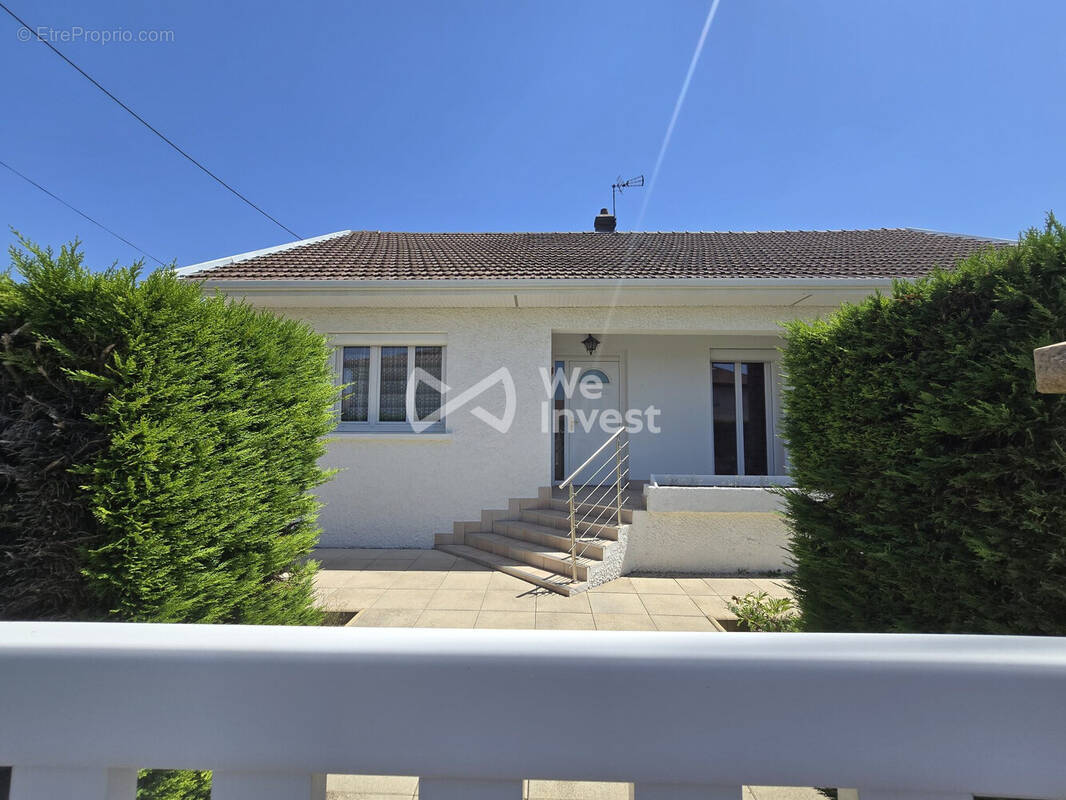 Maison 103 m² à Saint-Laurent-De-Mure  - photo 6