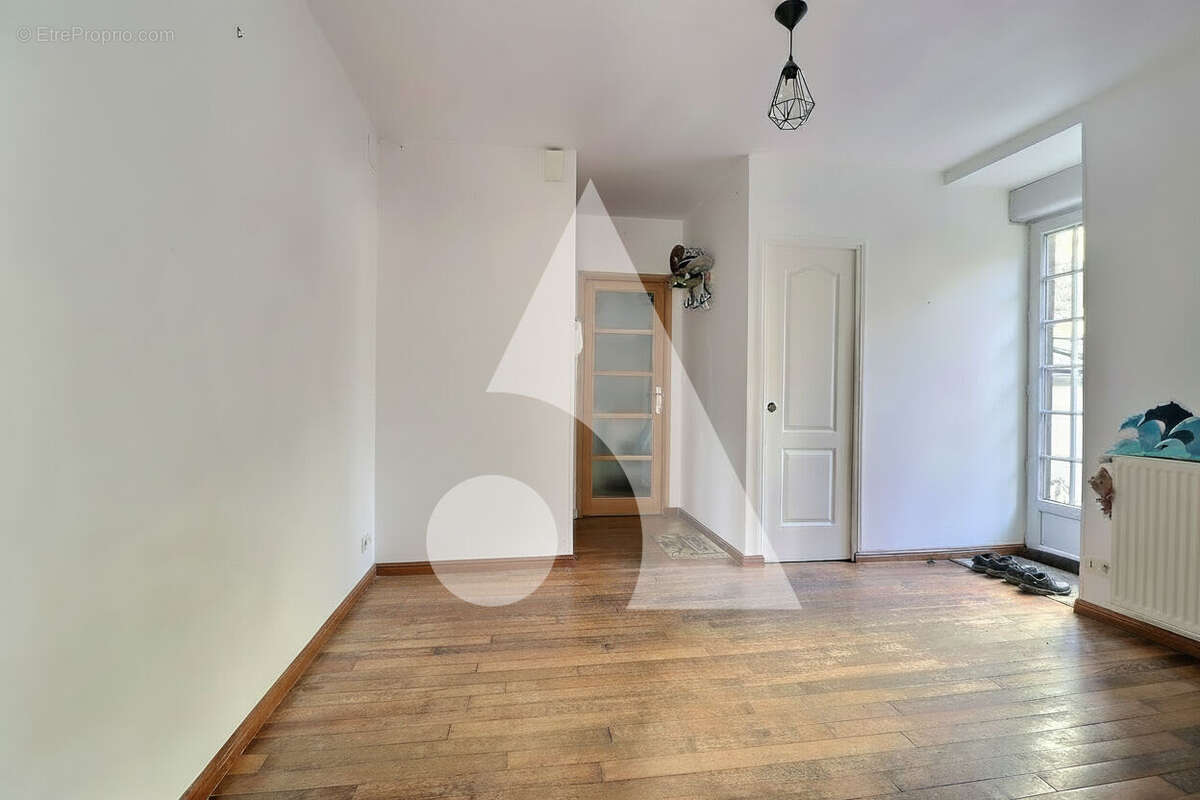 Hypercentre de Pontoise ? Appartement de charme avec exceptionnelle terrasse de 28 m² - photo 6