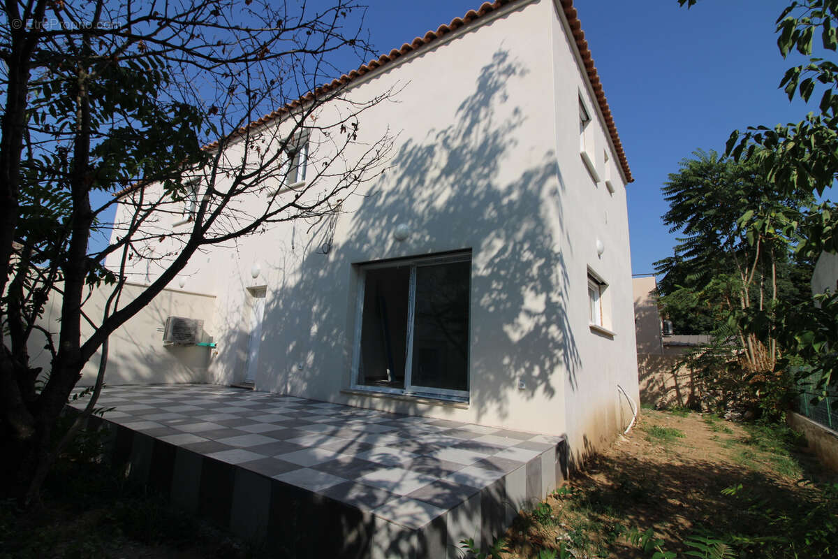 Maison à MILHAUD