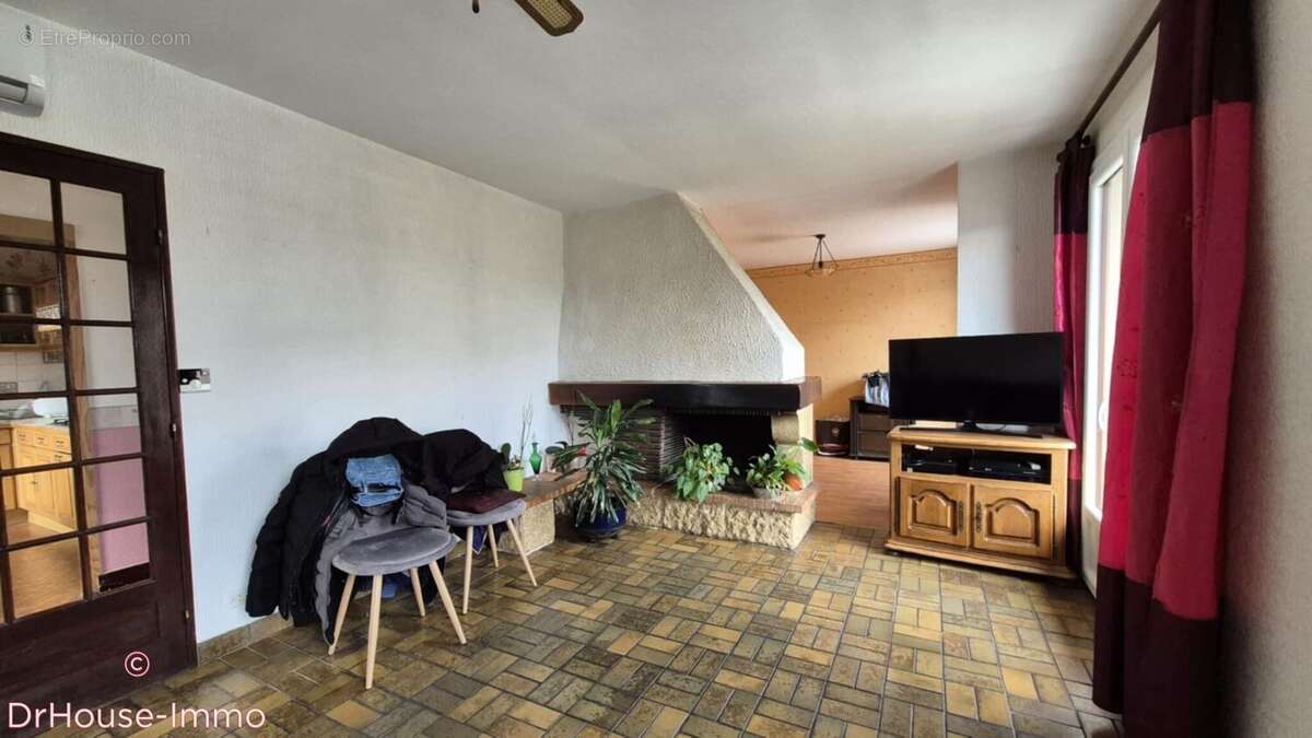 Maison à LE BREUIL-SUR-COUZE