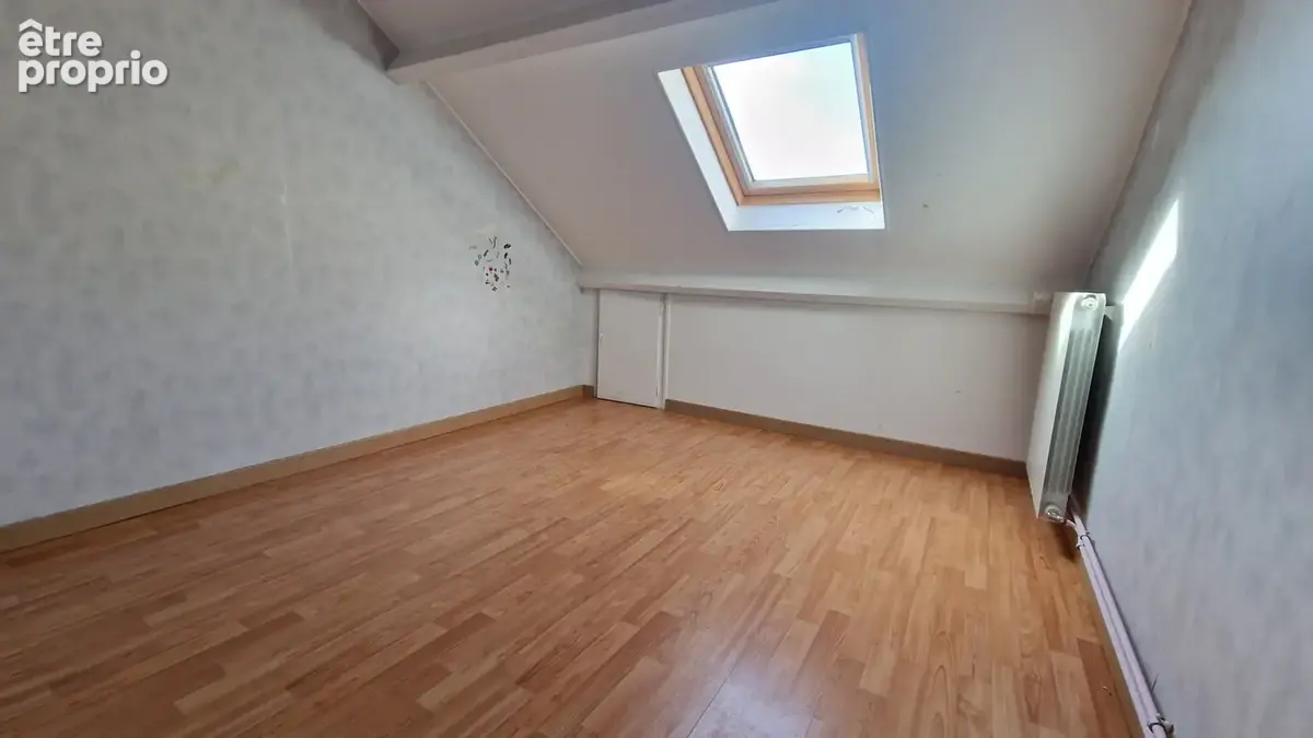 Maison familiale avec dépendance à Marly-la-Ville. - photo 8