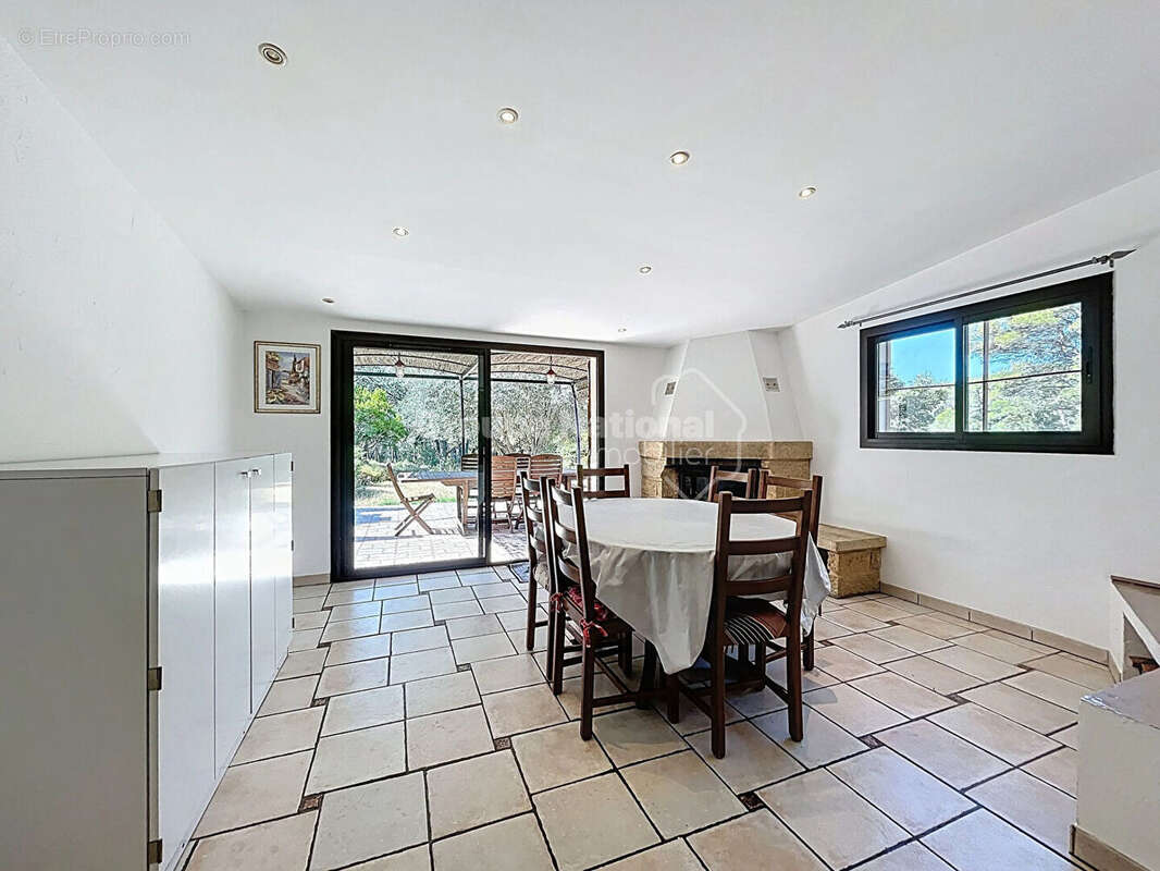 Uchaux, propriété avec gîte 205m² , possibilité revenu locatif, 4870m² de terrain arboré avec piscine - photo 17