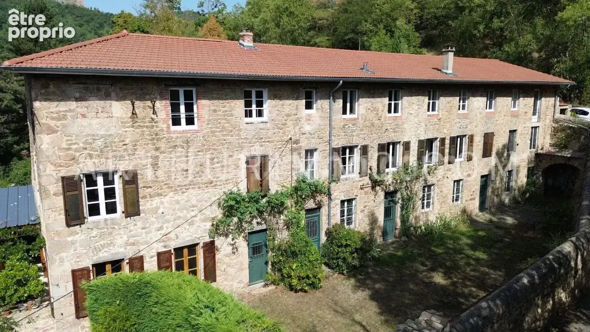 Photo Maison à Saint-Julien-Molin-Molette au prix de 395 000€