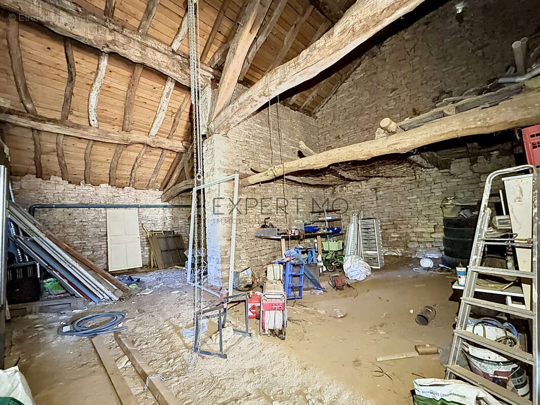 Maison à OZENAY