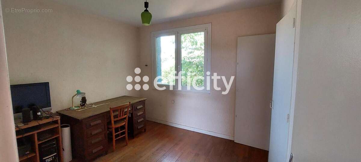 Maison 80 m² à Cour-Et-Buis  - photo 8