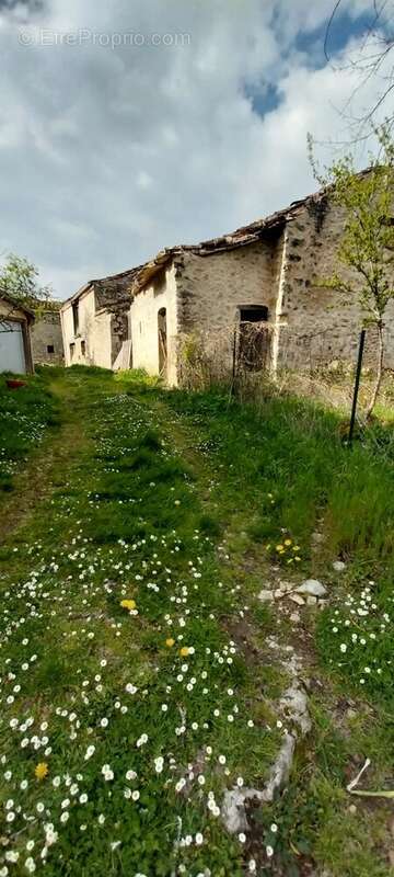 Bâtisse en pierre à rénover - photo 17