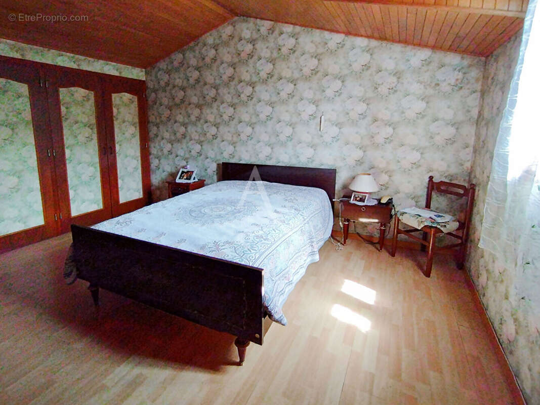 Maison à LES JUNIES