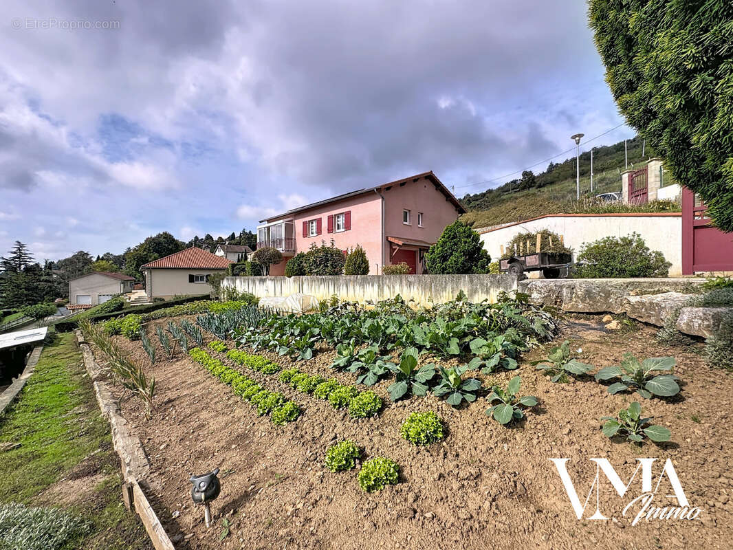 Maison à SAINT-GENIS-L'ARGENTIERE