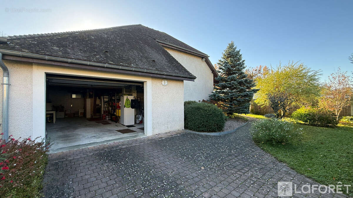 Maison à SAINT-JULIEN-LES-VILLAS