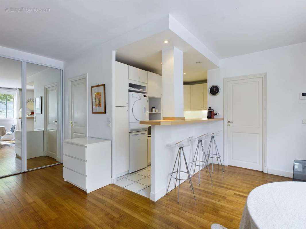 Appartement à PARIS-16E