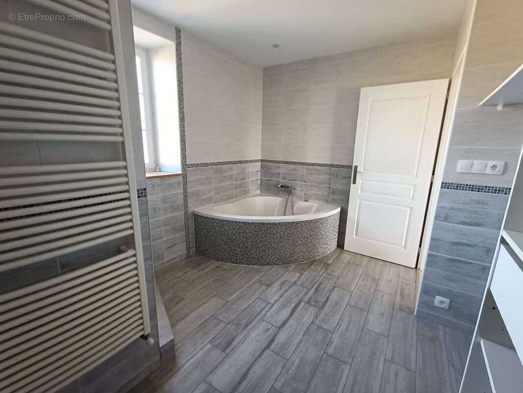 Maison à LES NOUILLERS