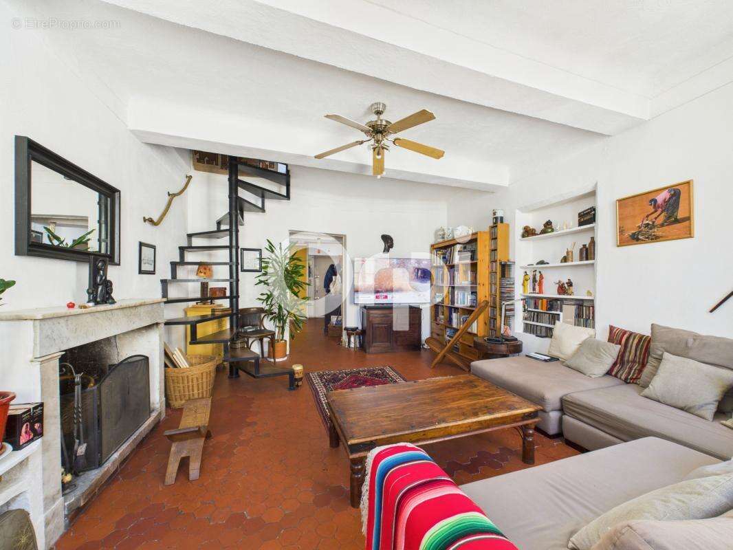 Appartement à TOURRETTES