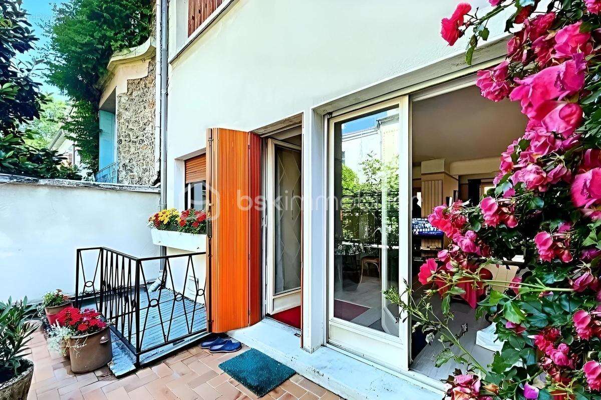 Maison familiale avec terrasses et fort potentiel - photo 2