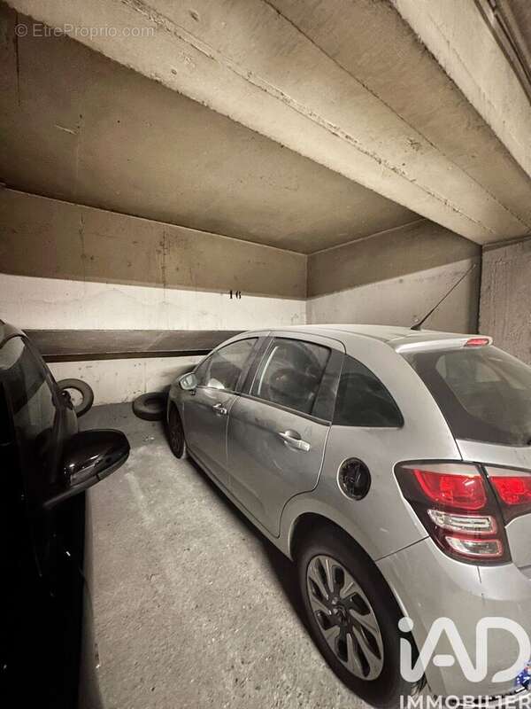 Photo 3 - Parking à PARIS-17E