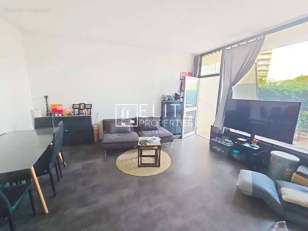 Appartement à MANDELIEU-LA-NAPOULE