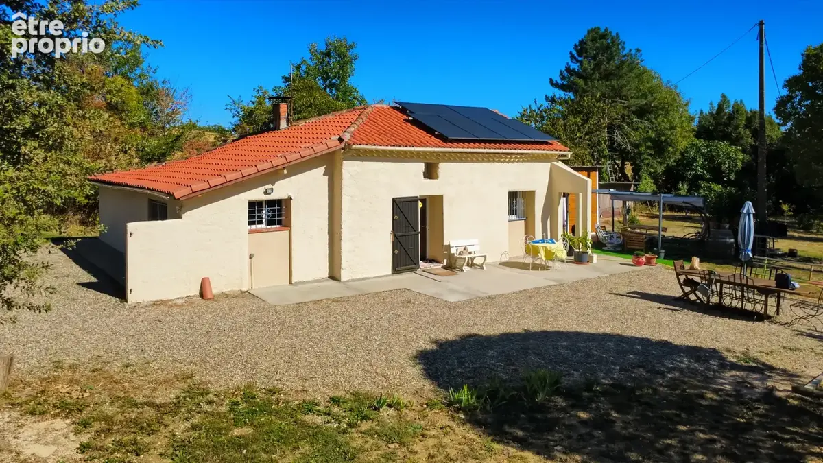 Maison T3 de 81m2, de plain-pied, rénovée avec terrain de 8200m2 - photo 2