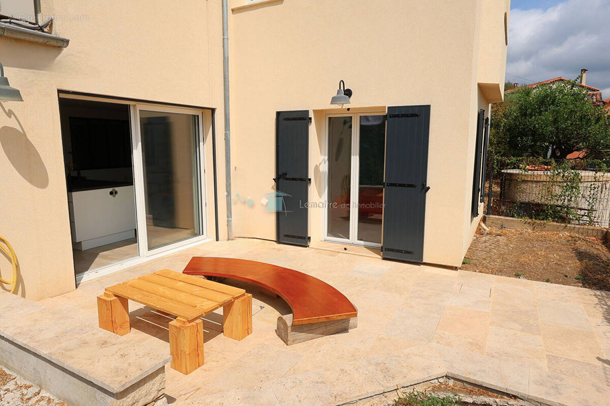 Appartement à SPERACEDES