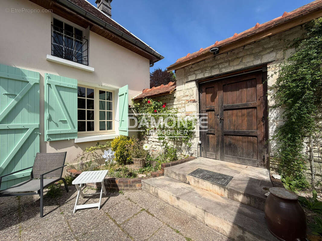 Maison à MONTSUZAIN