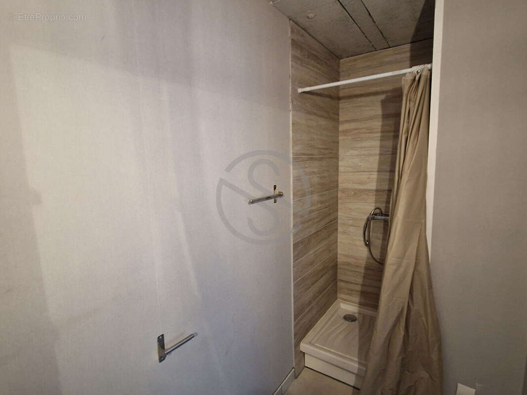 LOCAL 220 m2 - photo 5