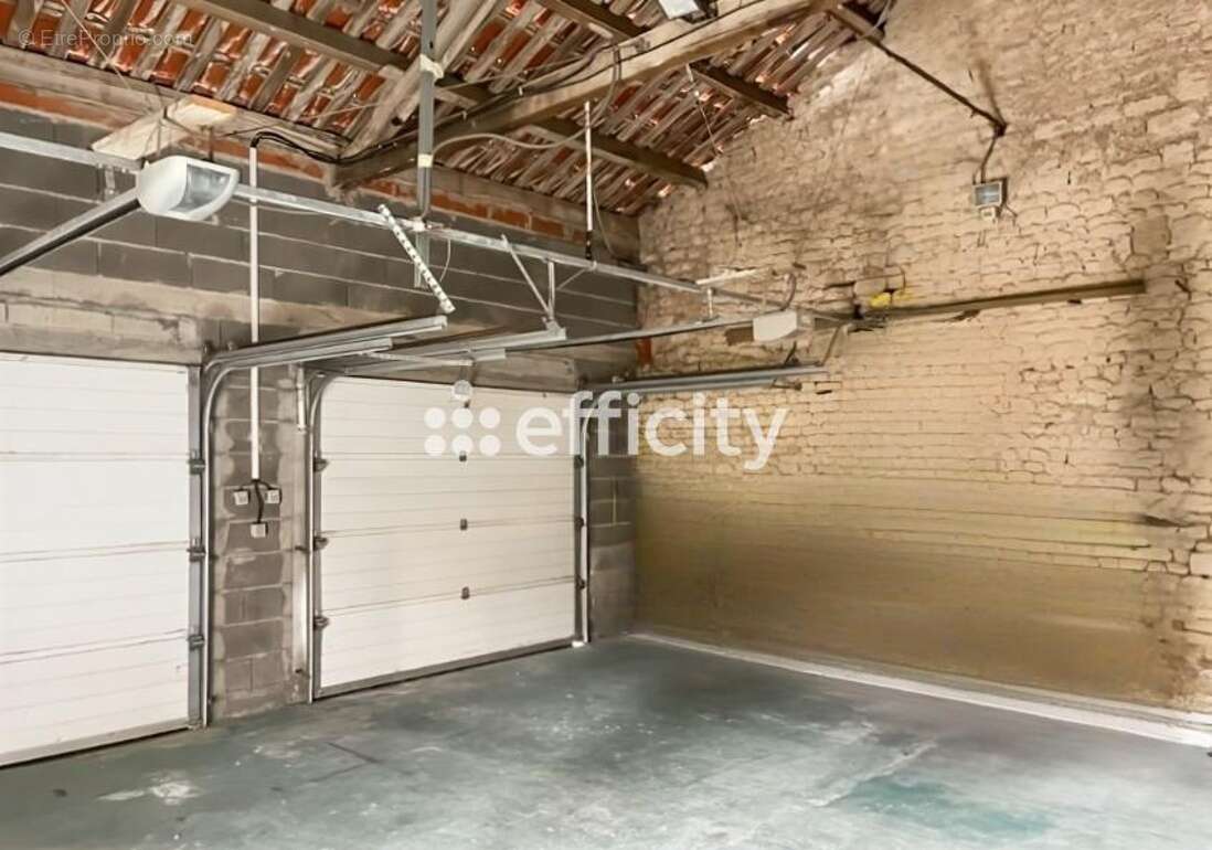 Maison à CROIX-CHAPEAU