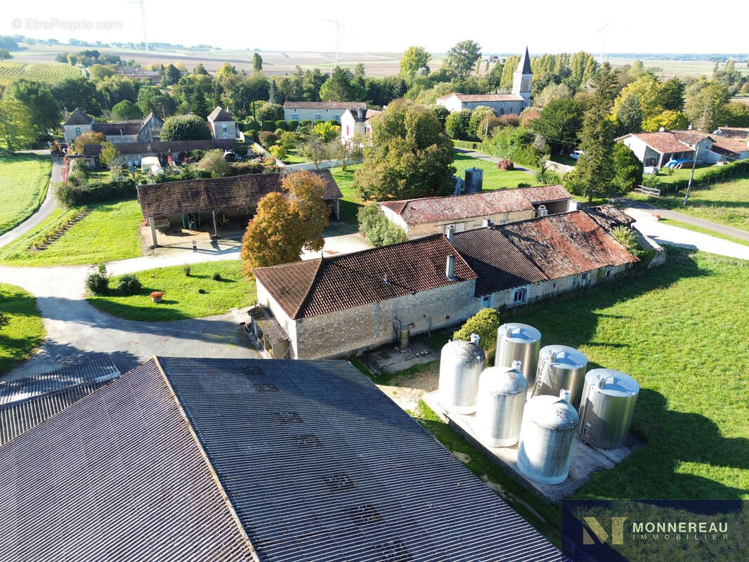 Maison à BAIGNES-SAINTE-RADEGONDE