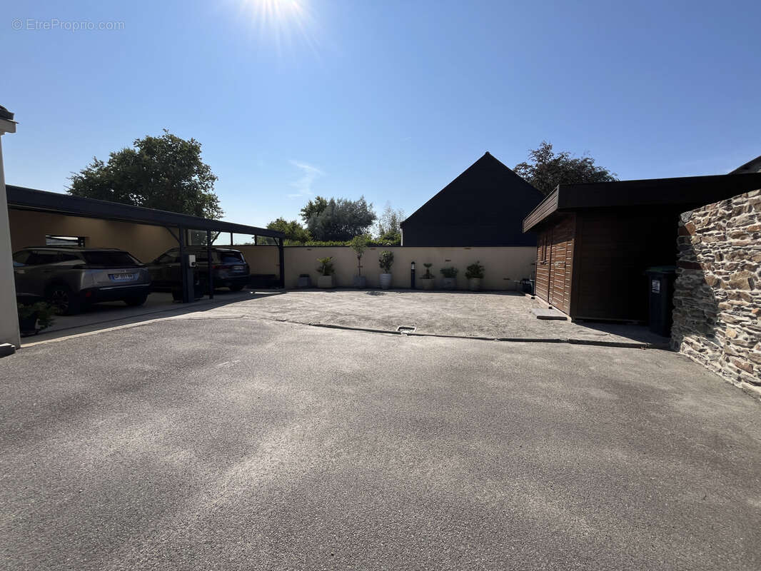 Bourg du CELLIER -  Belle maison plain pied  - 200 m2 - 8 pièces - piscine - photo 15