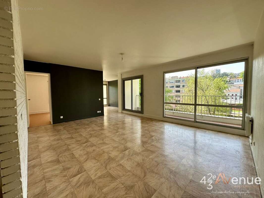 Appartement 103 m² à Saint-Etienne  - photo 2