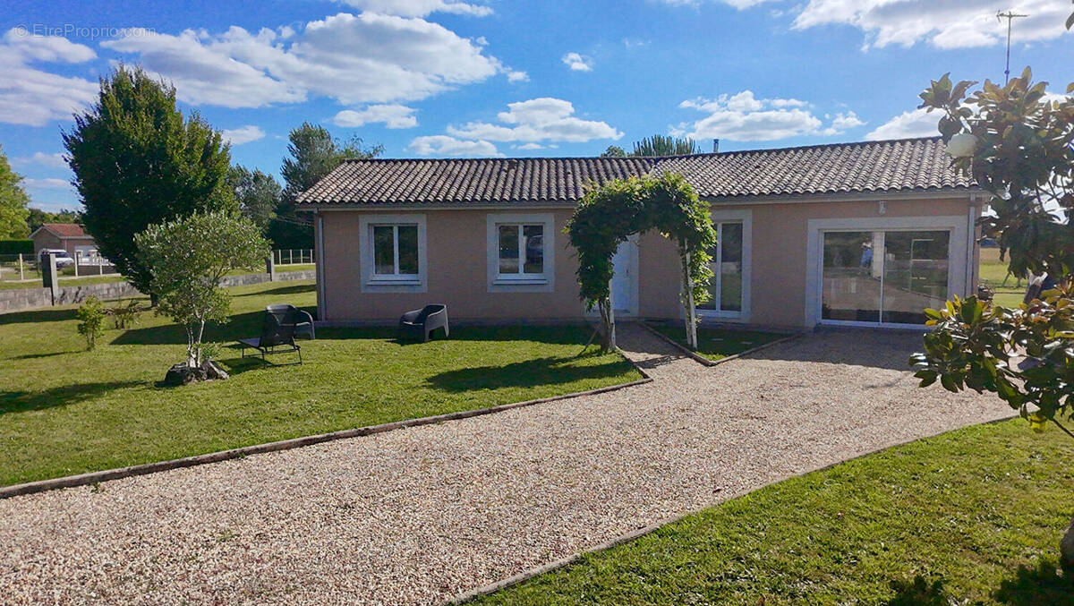 Maison à COUTRAS
