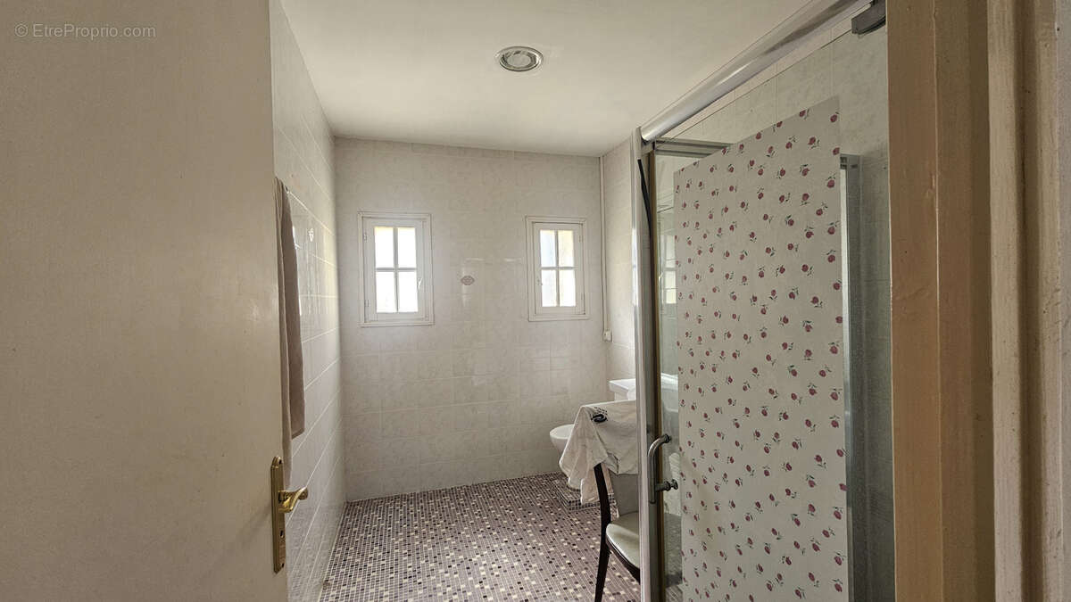 Grande maison familiale avec deux logements et terrain piscinable - photo 5